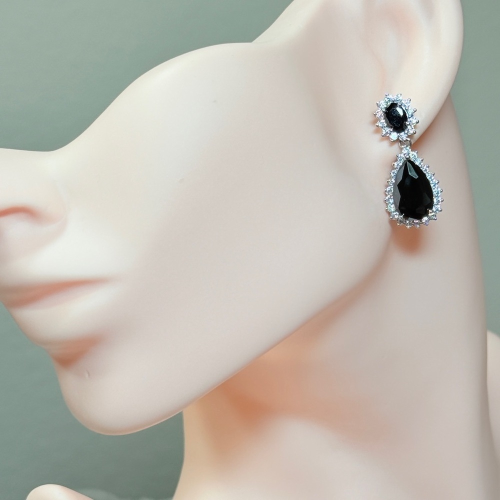 ⚜️ Chic Black and Silver Teardrop Earrings - Picture 4 of 8